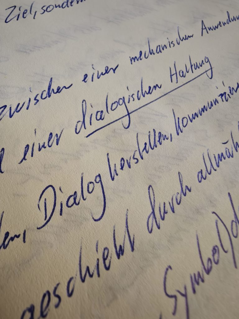 Symbol für den Dialog mit dem Unbewussten und inneren Bildern.